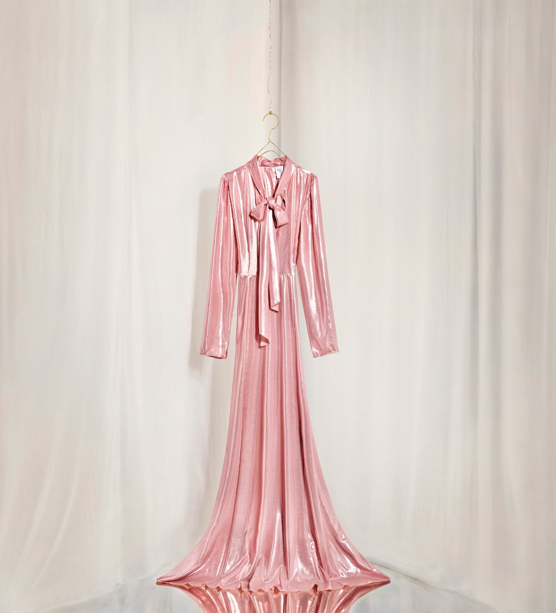 la robe avec nœud en georgette laminée | forte_forte