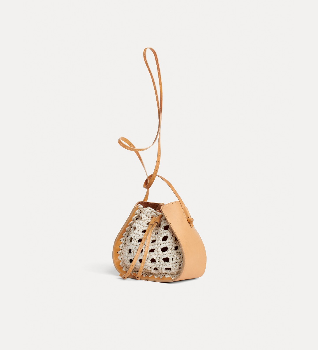 bucket bag in leather and crochetwork | forte_forte
