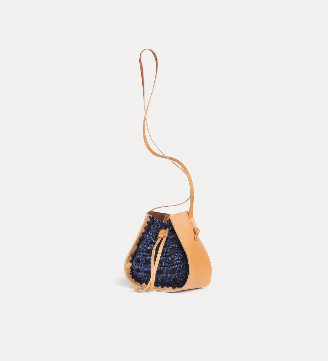 bucket bag in leather and crochetwork | forte_forte