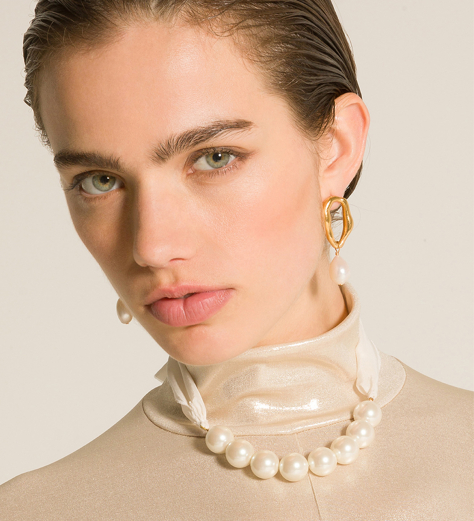 18k–gold–plated sculpture earrings with pearl detail | forte_forte