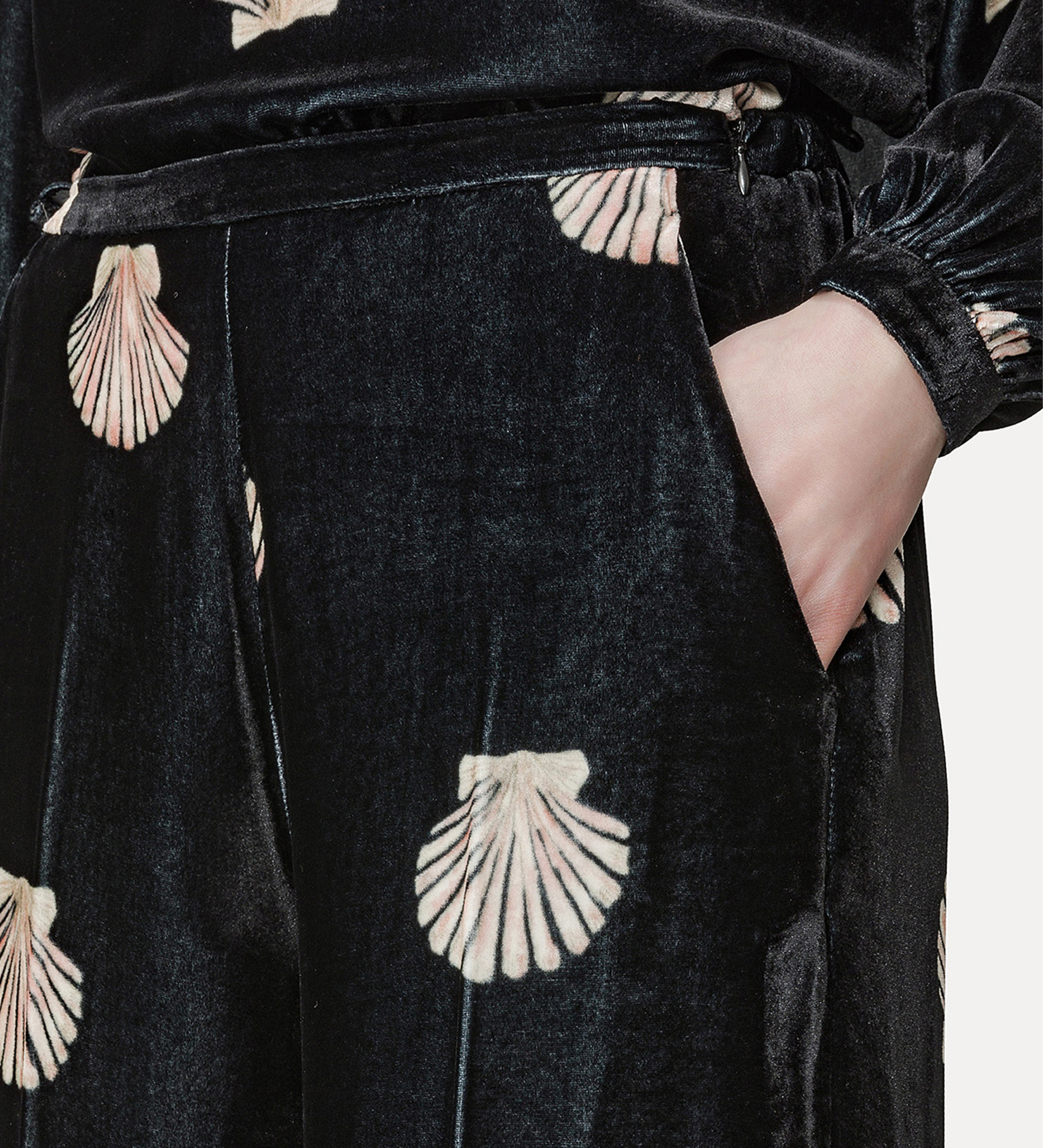 “mother of pearl” trousers in velvet | forte_forte