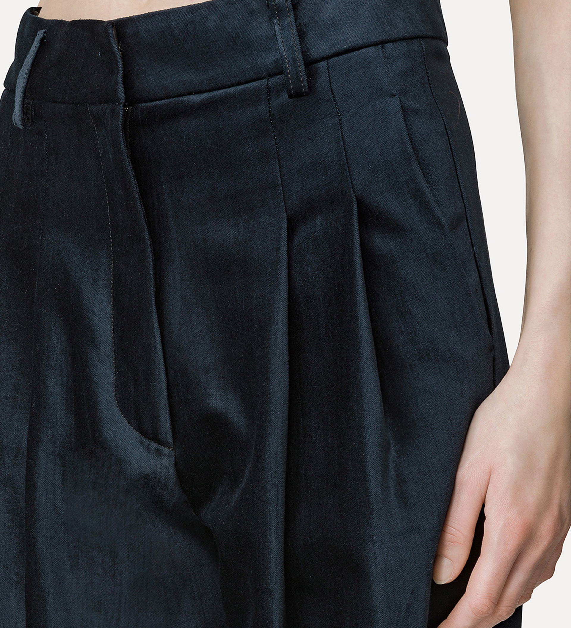 pleated trousers in stretch velvet | forte_forte