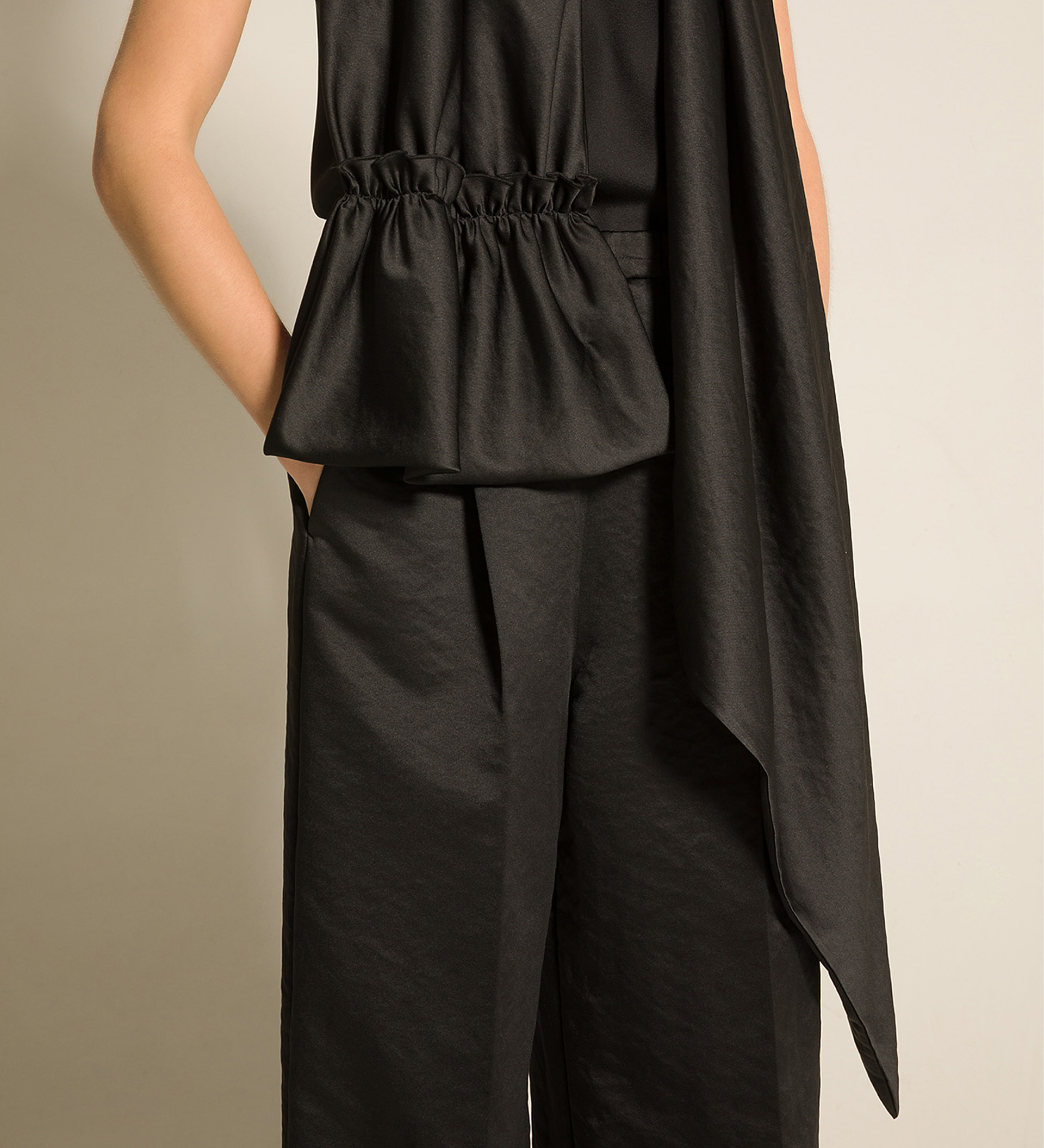 la sciarpa in contemporary duchesse | forte_forte