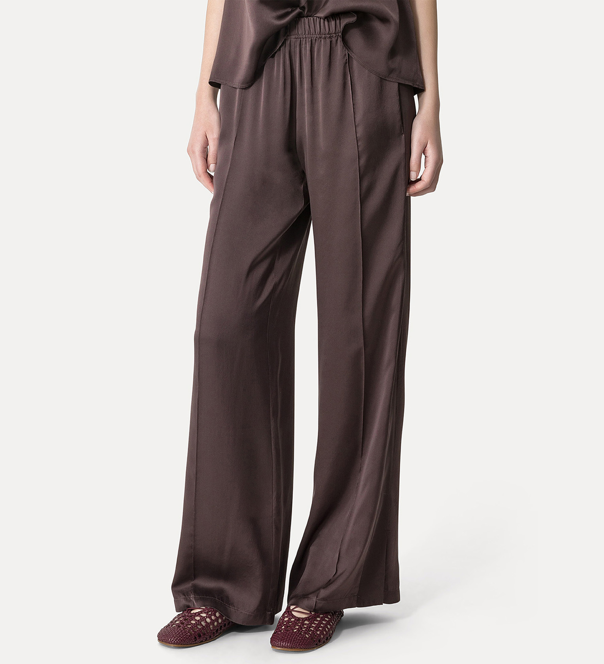 loose–fitting jogging pants in silk satin | forte_forte
