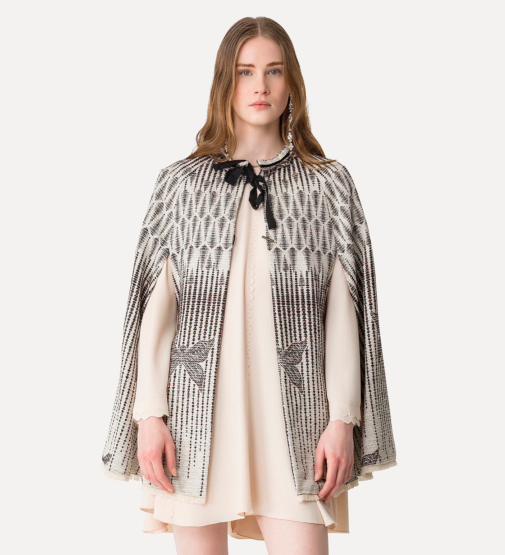 “libelle” jacquard cape | forte_forte