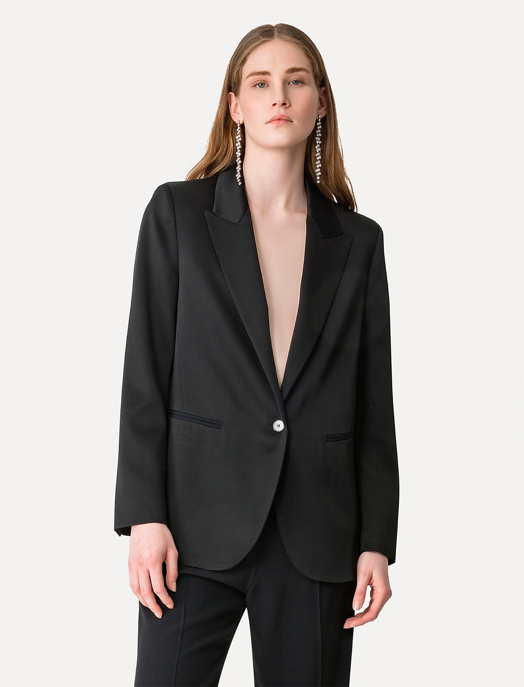 jacket with pointed lapels in shiny satin envers | forte_forte