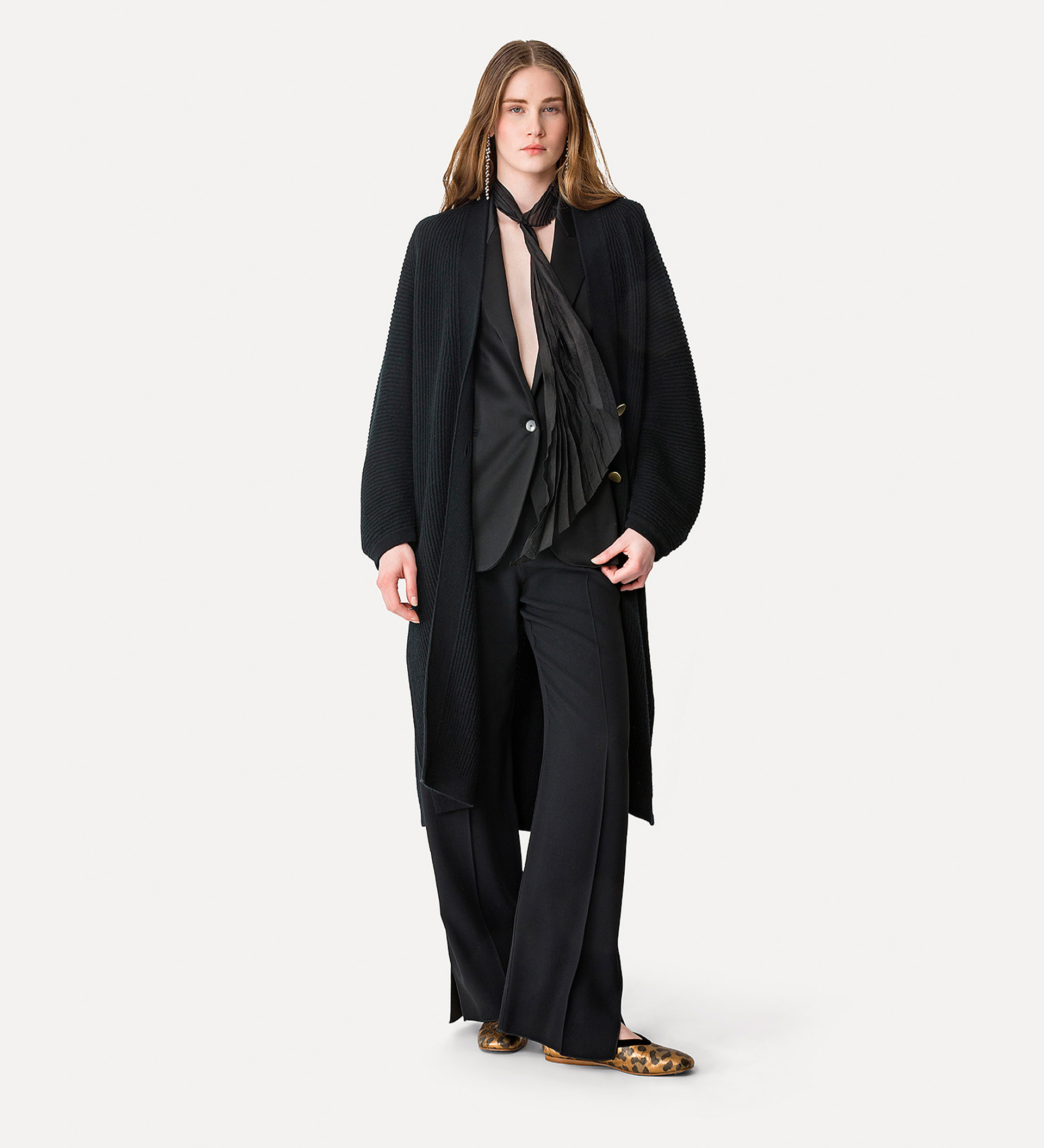 jacket with pointed lapels in shiny satin envers | forte_forte
