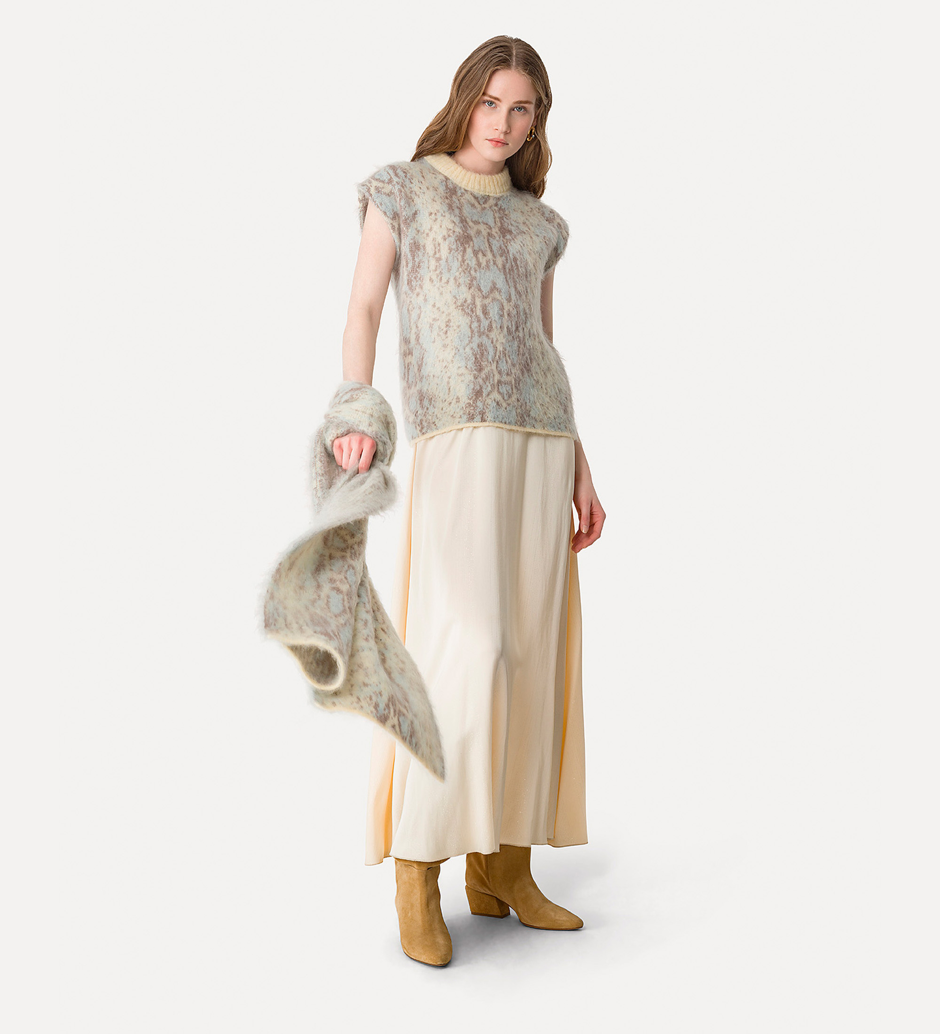 alpaca vest with “plumes de python” jacquard pattern | forte_forte